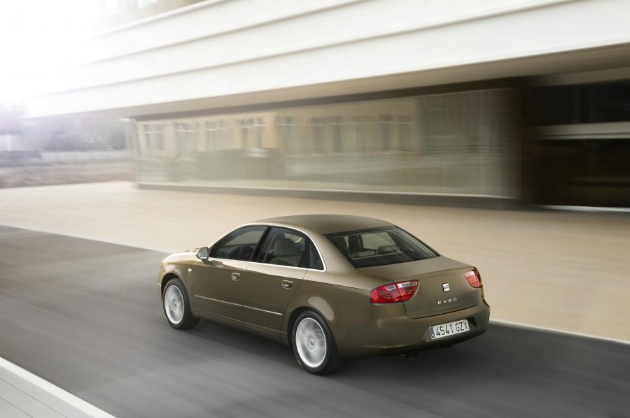  Seat Exeo 2.0 TDI with CVT Multitronic 2011 года  (фото 18 из 21)